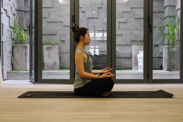 Hướng dẫn hít thở đúng cách kiểu Yoga – Pranayama