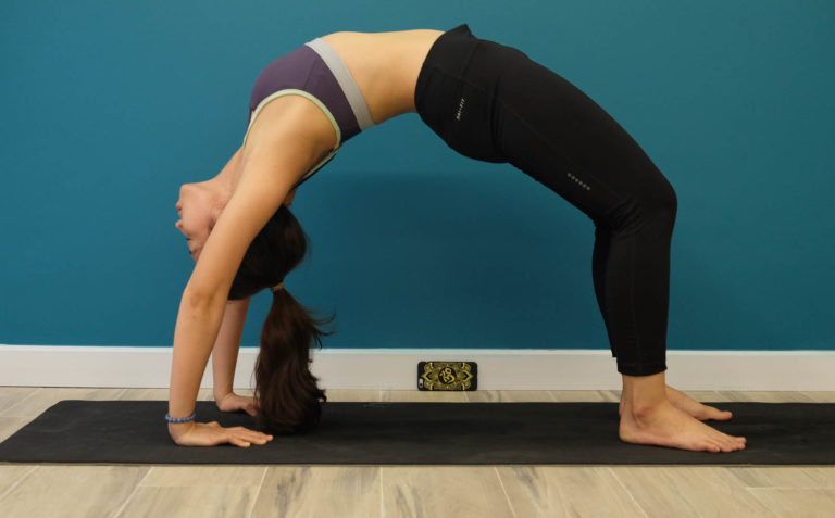 Chia sẻ kinh nghiệm tránh đau lưng dưới khi ngã lưng sau trong yoga