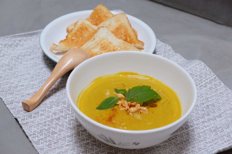 Chia sẻ công thức súp bí đỏ thuần chay thơm ngon dễ làm