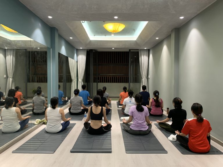 Khai giảng lớp yoga căn bản cho người “hay về muộn”