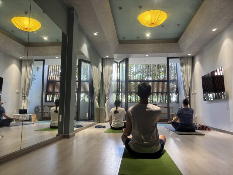 Hạnh phúc khi được trở lại thăm Việt Nam!