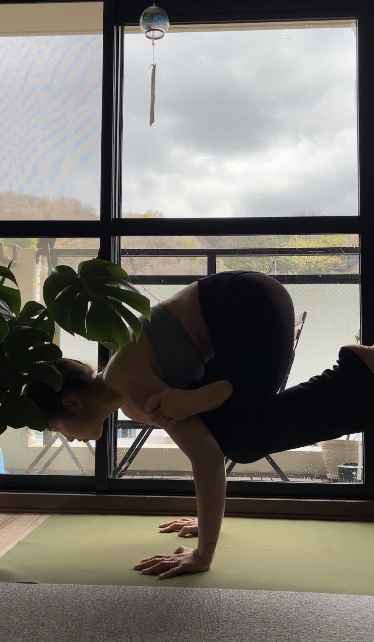 [Yoga dành cho người mới bắt đầu] Ngày 10:  Xây dựng sức mạnh và độ dẻo dai từ nền tảng cơ bản