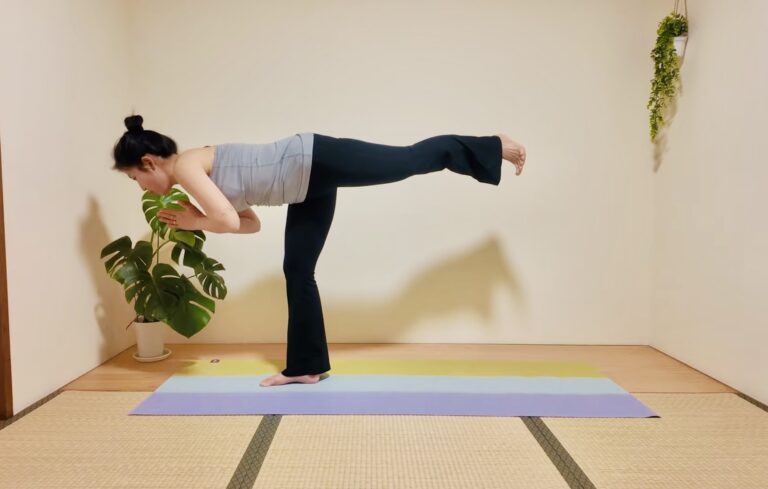 [Yoga dành cho người mới bắt đầu] Ngày 12: Chuỗi yoga tăng sức mạnh cho thân dưới